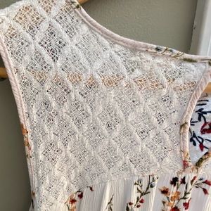 Mason & Belle women’s white, floral, lace detail, sleeveless top, size 2x